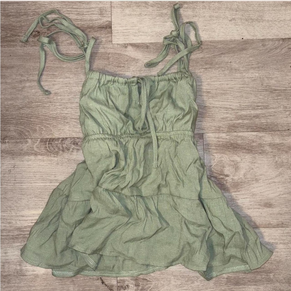 pale green flowy top